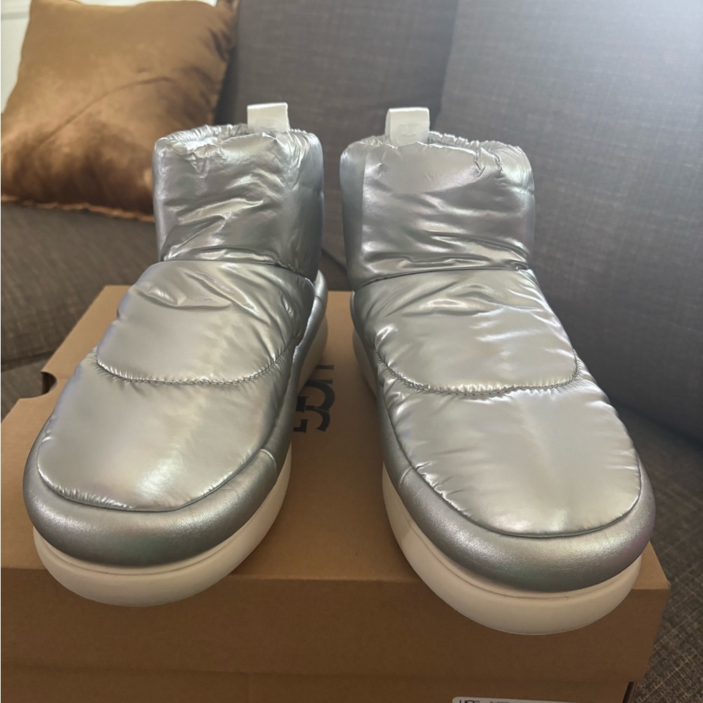 NEW UGG Classic Maxi Mini "Metallic Silver" Boots